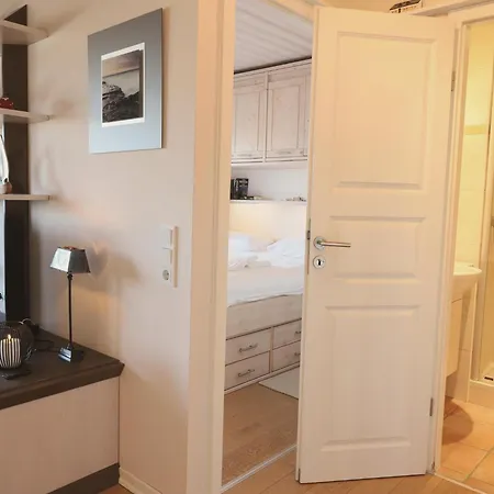 Schönes Neues Hochwertig Renoviertes 2-zimmer In Der 4. Etage. Westerland