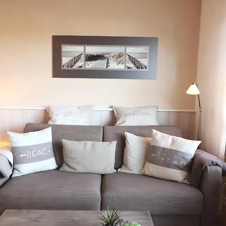 Schönes Neues Hochwertig Renoviertes 2-zimmer In Der 4. Etage. *