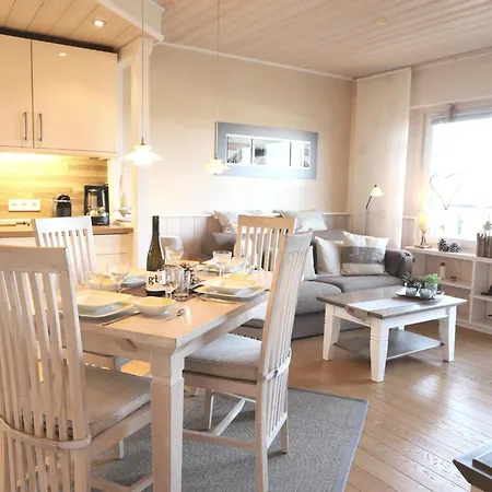 Apartment Schönes Neues Hochwertig Renoviertes 2-zimmer In Der 4. Etage.