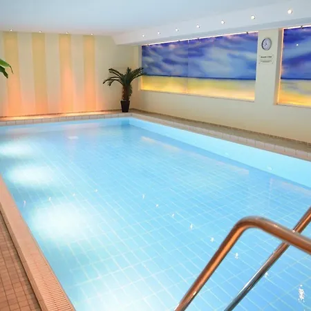 Apartment Schönes Neues Hochwertig Renoviertes 2-zimmer In Der 4. Etage. *