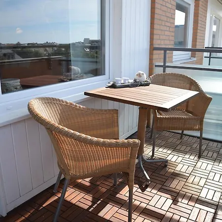 Schönes Neues Hochwertig Renoviertes 2-zimmer In Der 4. Etage.